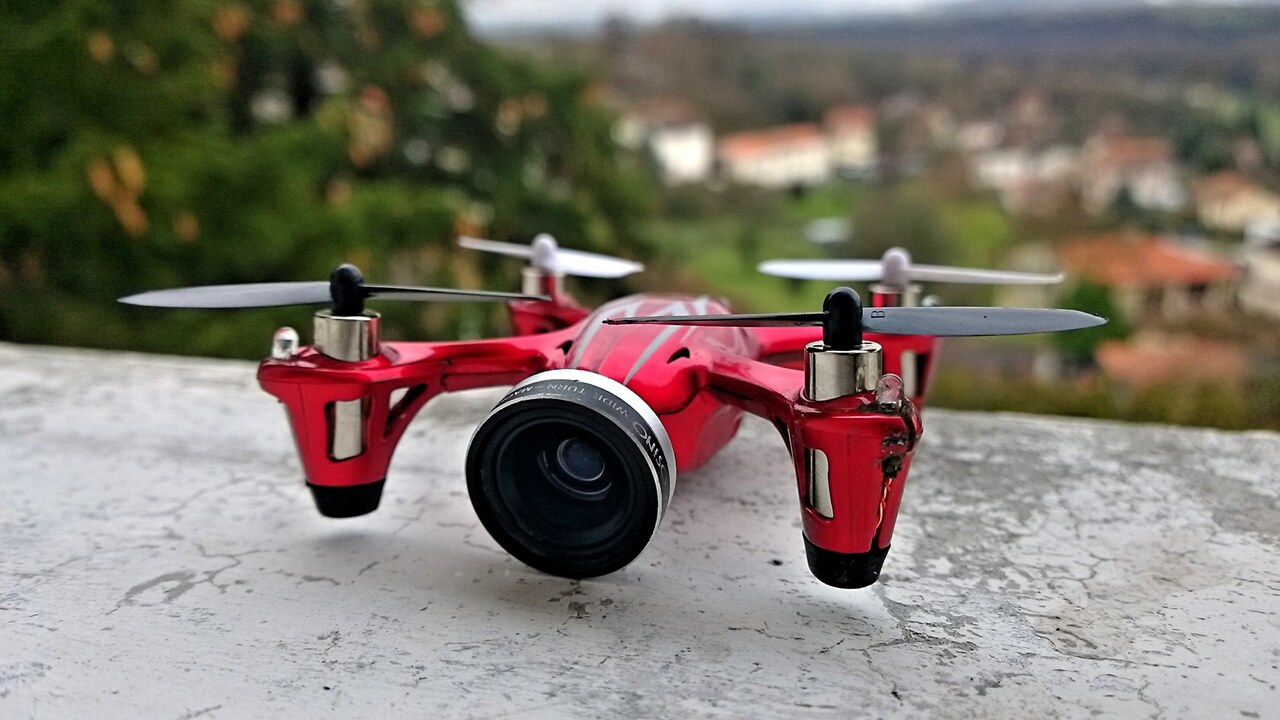 Quadcopter dengan kamera