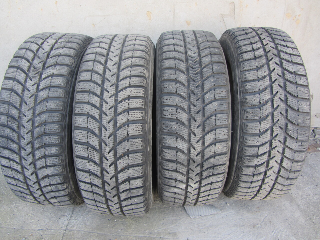 R15 зима. Michelin 205*65 15 зима. R15 зима Bars. Star Max v860 шины r15 зима. 205/70 R15 зима фото на машине.