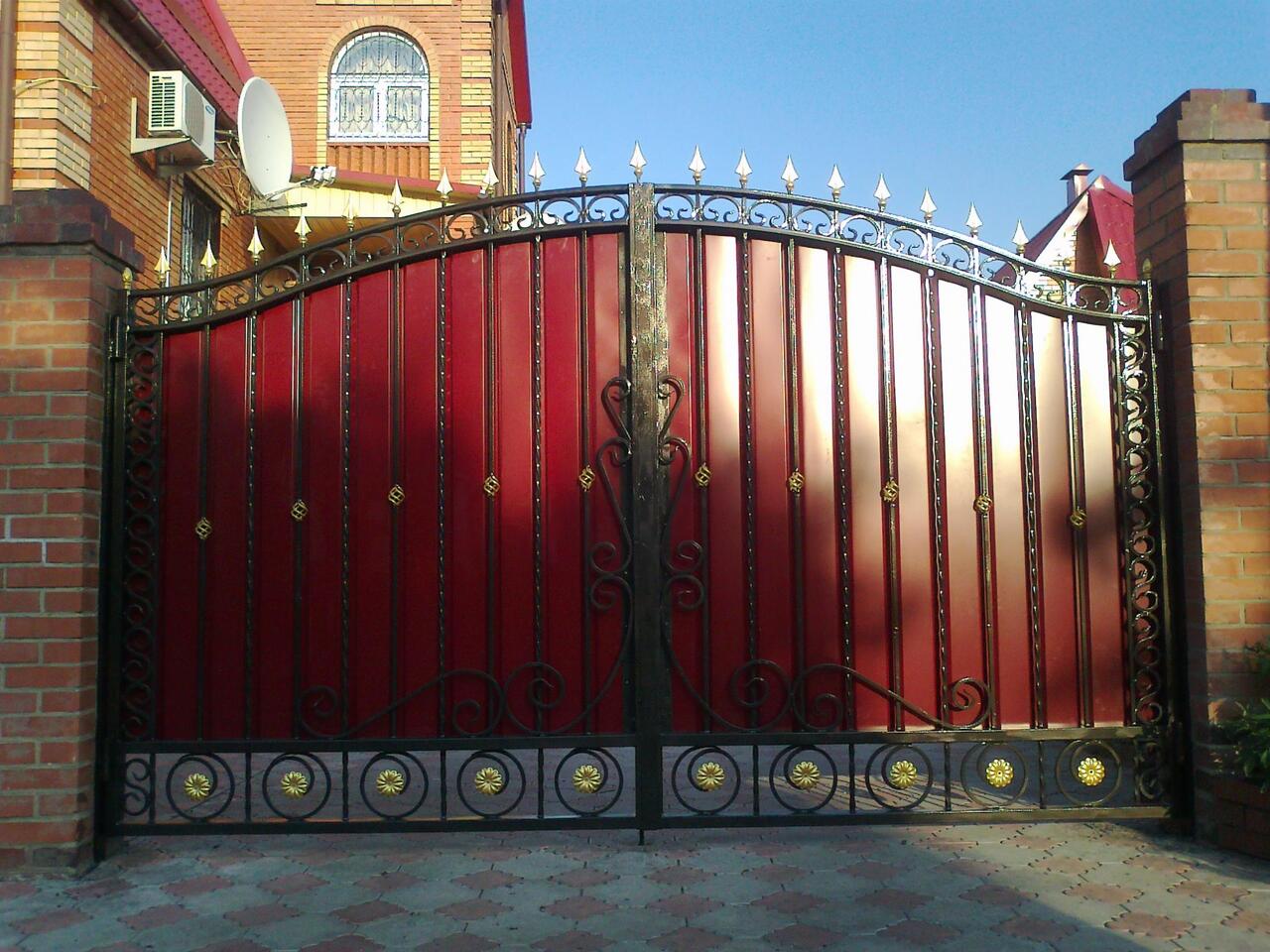 Дизайн ворот с калиткой в частном доме фото