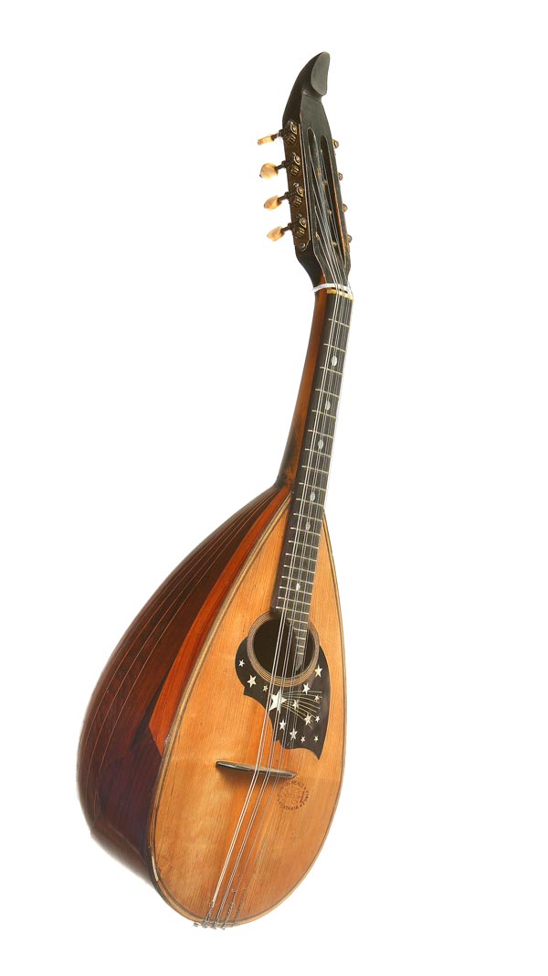 Музыкальный инструмент похожий на гитару. Лютня мандолина. Мандолина струнные Щипковые музыкальные инструменты мандолина. Лютня мандолина домра. Мандолина 18 век.