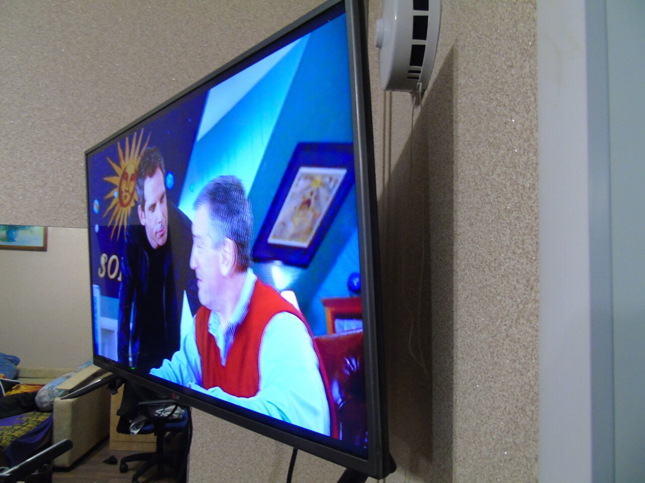 Телевизор 39 см. LG 39lb561v. Телевизор 39 дюймов. 39 Дюймов диагональ. Телевизор 39 дюймов без рамки.