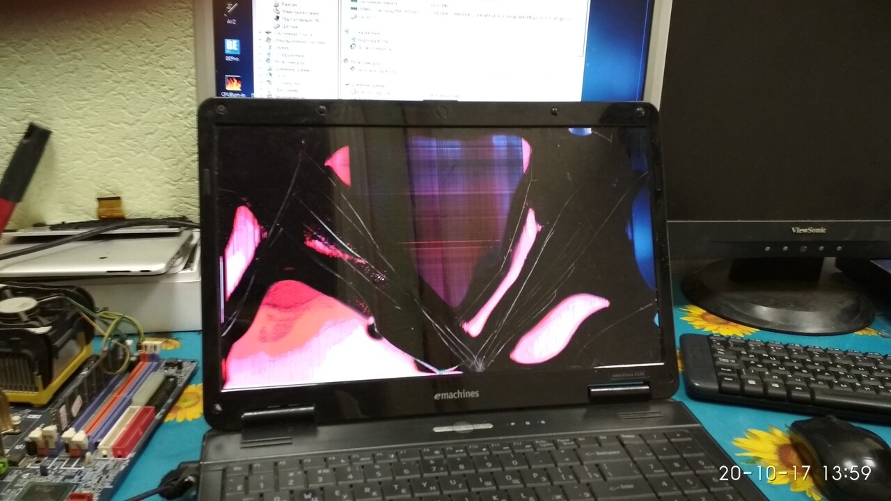 Сколько стоит разбитый. Ноутбук игровой MSI сломанный. Разбитая матрица ноутбука Делл 5510. Разбитый ноутбук. Разбитый игровой ноутбук.