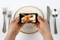 smartphone-food-thinkstock-166342716