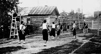 3.32-Первенство-города-по-волейболу-играют-женские-команды-Динамо-и-Медик-1937-г.