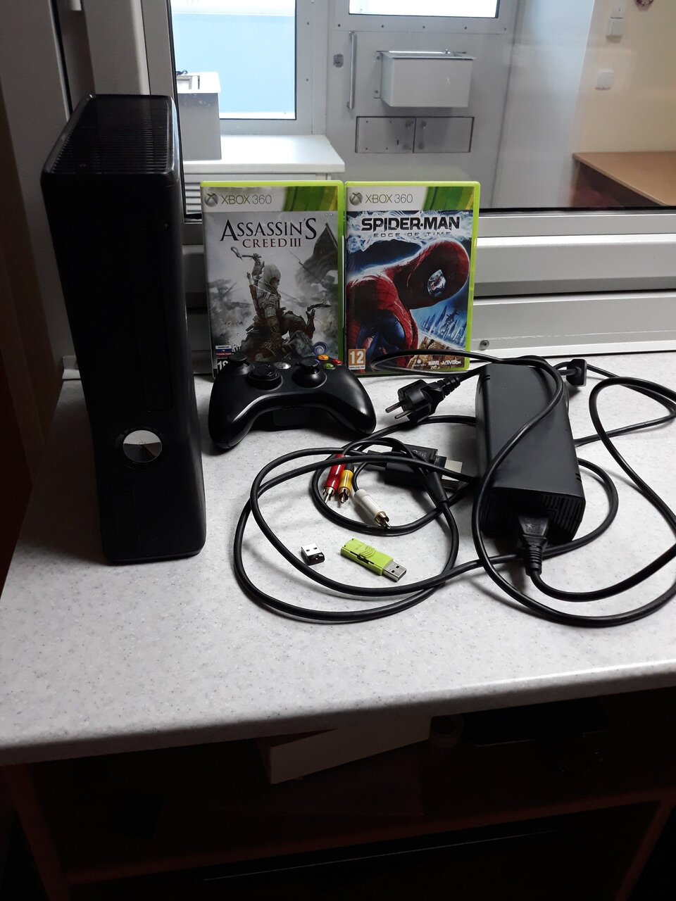 Прошивка xbox 360. Прошить Xbox 360 Slim. Xbox 360 Slim комплект поставки. Xbox 360 Slim полный комплект авито. Xbox 360 freeboot.