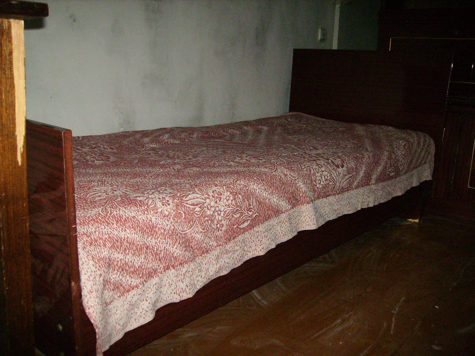 Кровать в общаге